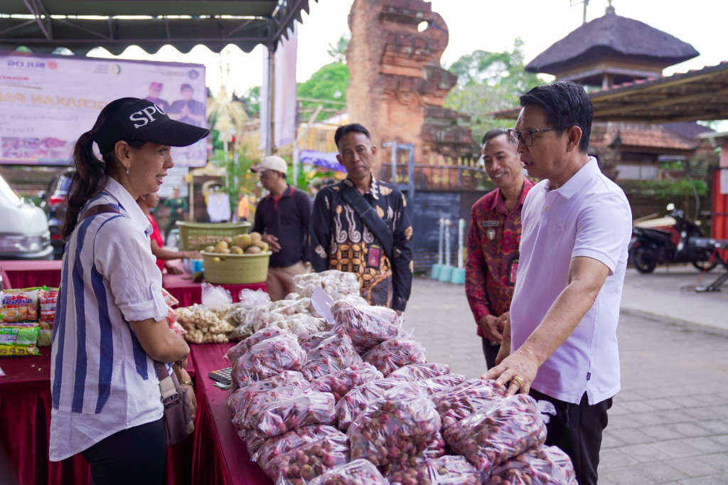 Sekda Badung Hadiri Gerakan Pangan Murah di Desa Bongkasa Pertiwi