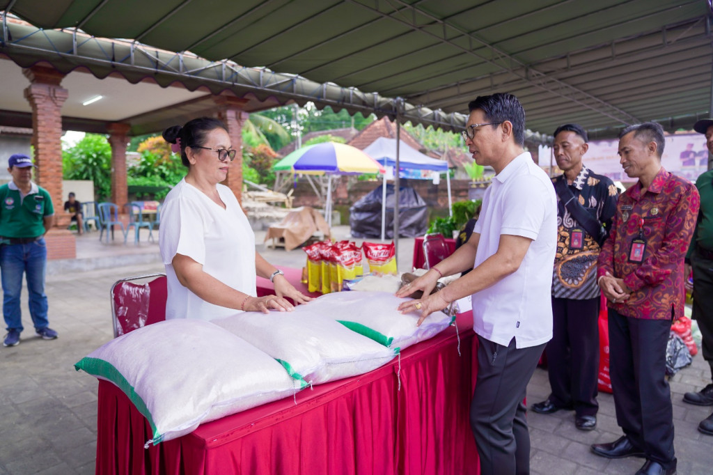 Sekda Badung Hadiri Gerakan Pangan Murah di Desa Bongkasa Pertiwi